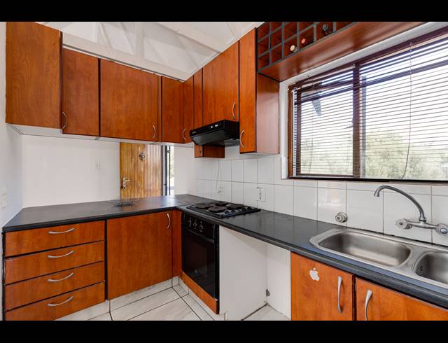 2 BEDROOM APARTMENT FOR SALE IN SUNNINGHILL